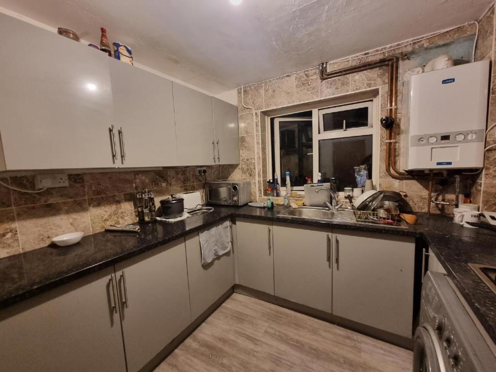 Stevenage Town Centre Hostel - Budget Single Room Εξωτερικό φωτογραφία
