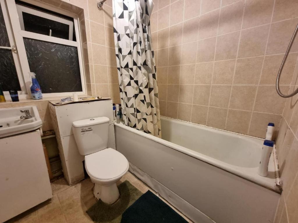 Stevenage Town Centre Hostel - Budget Single Room Εξωτερικό φωτογραφία