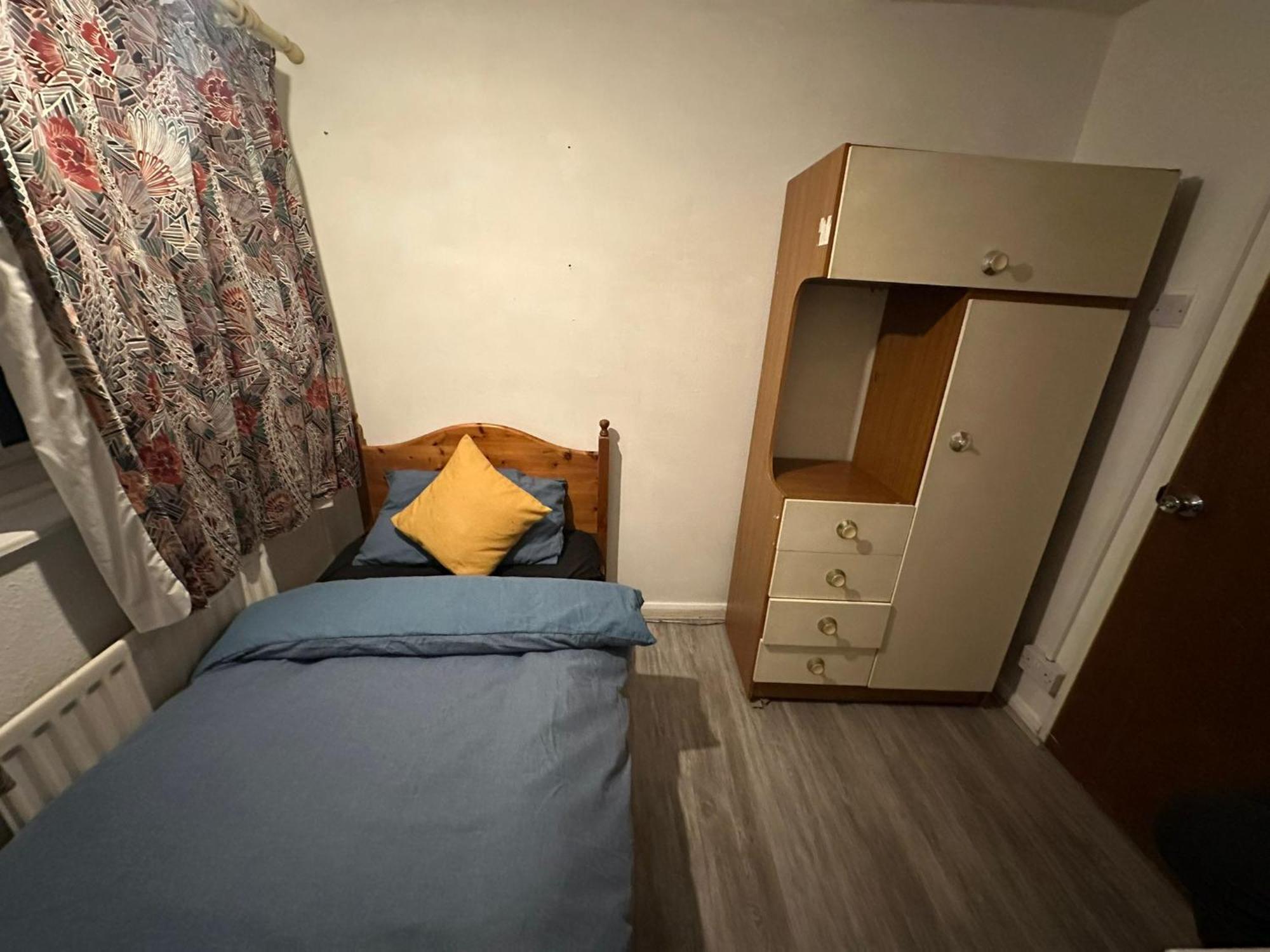 Stevenage Town Centre Hostel - Budget Single Room Εξωτερικό φωτογραφία